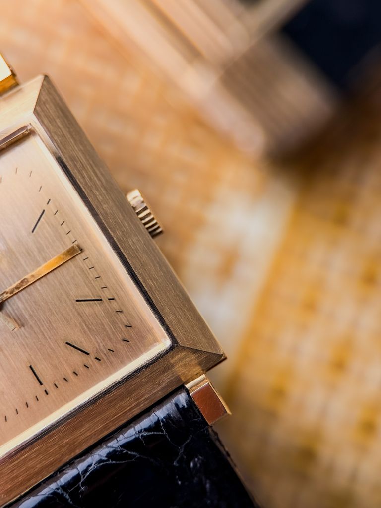 Boucheron - Boucheron Carrée 18k Yellow Gold Unique Central Seconds