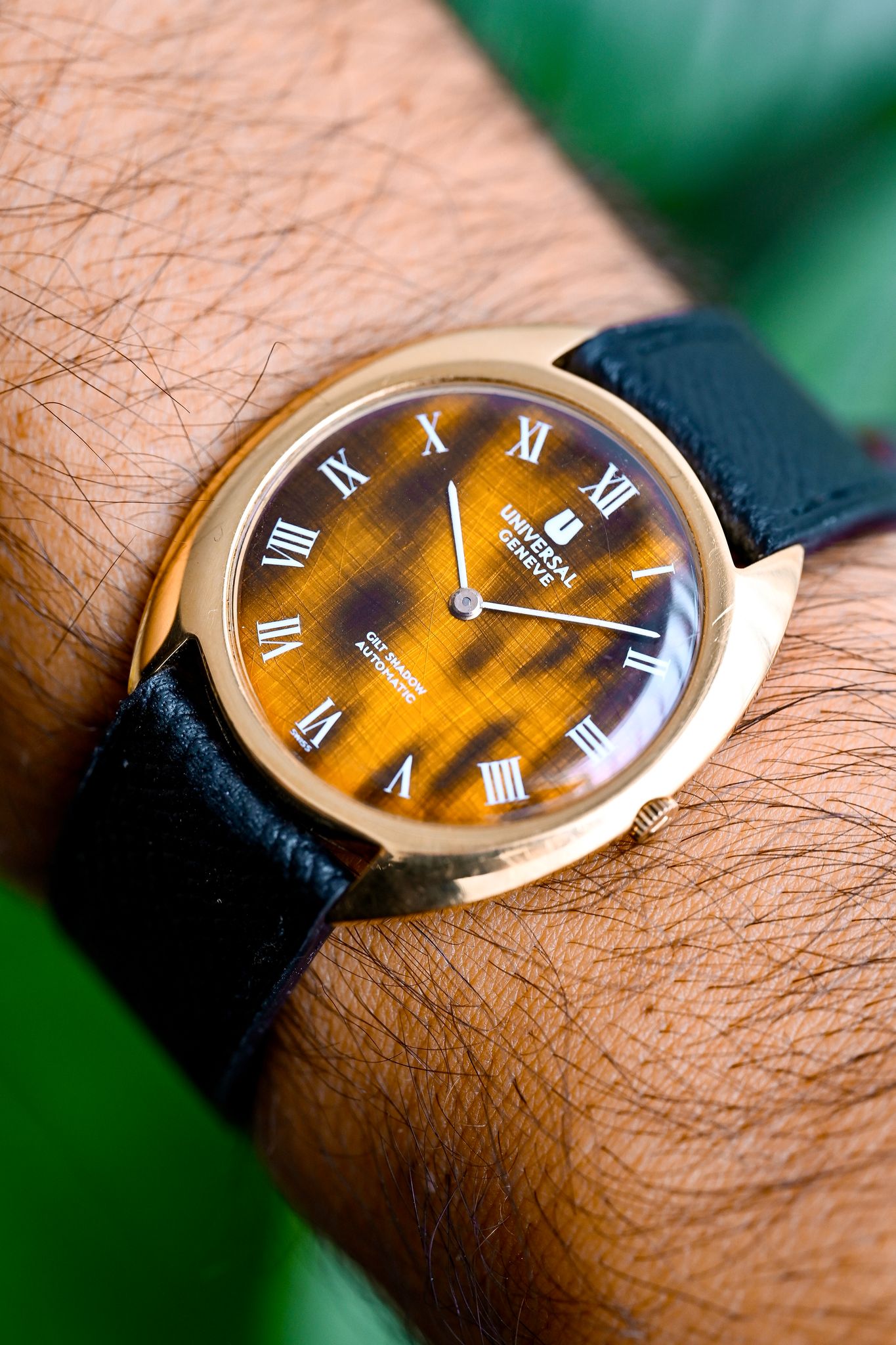 Universal Geneve - 1960's Universal Genève Gilt Shadow with tiger